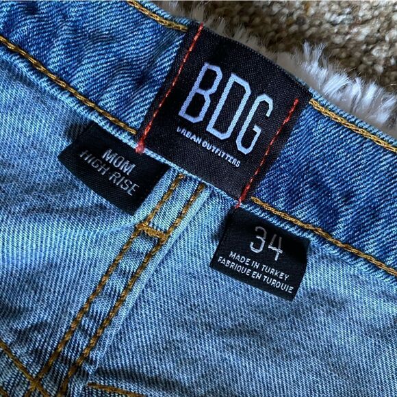 BDG Urban Outfitters Mom High Rise Distressed Jeans Size 34 - Picture 9 of 10